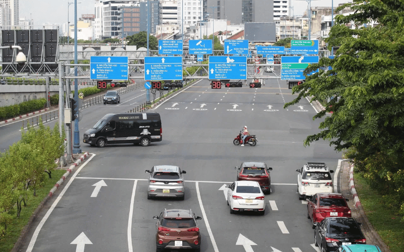 5 Sai Lầm Nguy Hiểm Khi Lái Xe Trong Thành Phố Đông Đúc