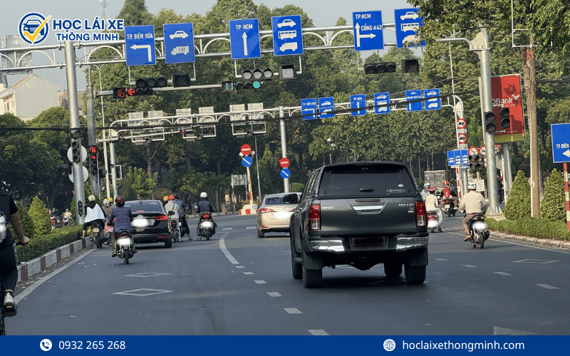 Không tuân thủ tín hiệu và làn đường giao thông