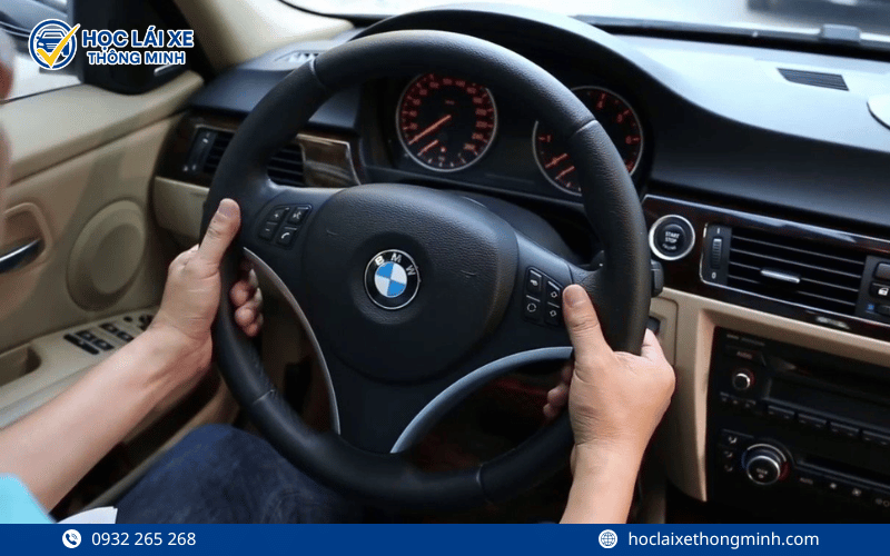 ư thế tay và chân khi lái xe