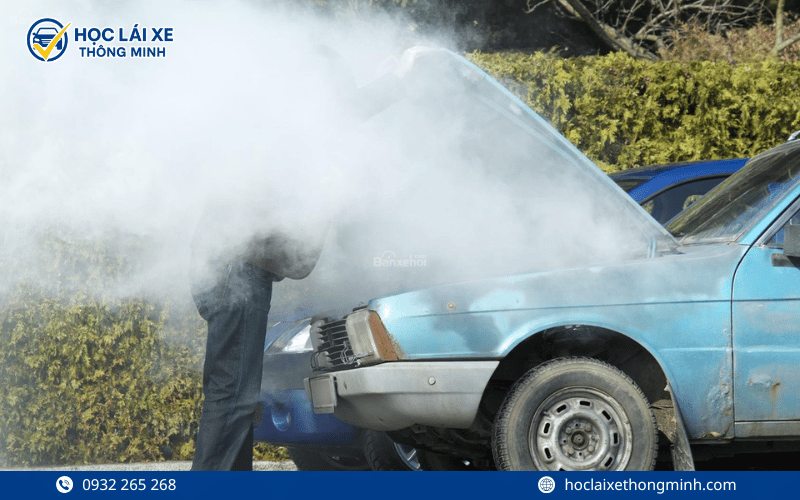 Xe bốc khói hoặc quá nhiệt