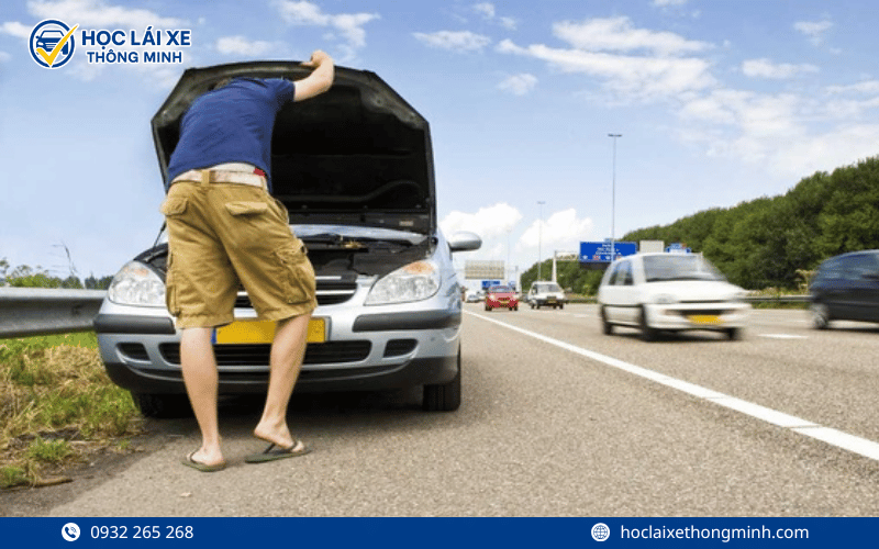 Xe chết máy giữa đường